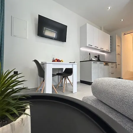 Center Nikolina Apartment *