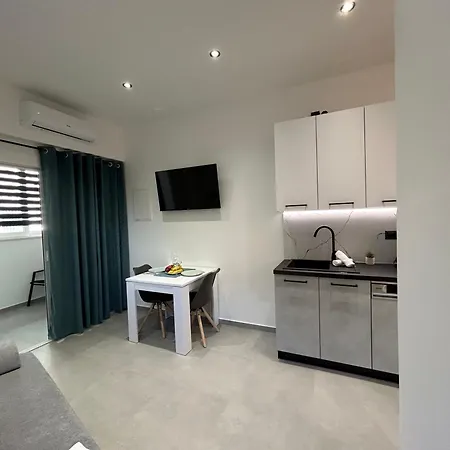 Center Nikolina Apartment *